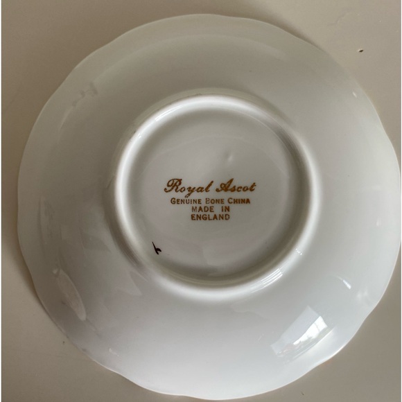 EUC VTG ROYAL ASCOT BONE CHINA TEACUP AND SAUCER IN PURPLE VIOLETS DESIGN - Picture 7 of 7